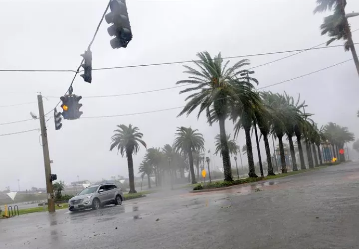 Nate se halla a 50 millas (80 kilómetros) al estesureste del misisipi meridiano y a 95 millas (155 kilómetros) del oeste suroeste de Montgomery, en Alabama. EFE/Archivo