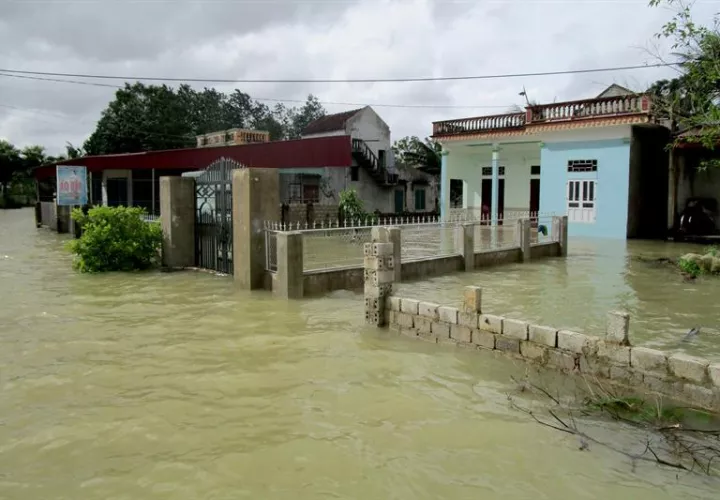 Viviendas afectadas por las inundaciones hoy,en Thanh Hoa, Vietnam. EFE