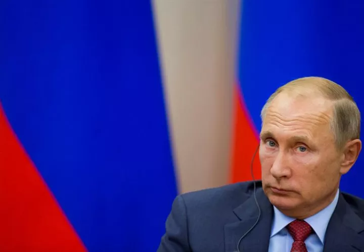  El presidente ruso, Vladímir Putin, en una rueda de prensa tras su encuentro en la residencia Bocharov Ruchei de Sochi. / EFE