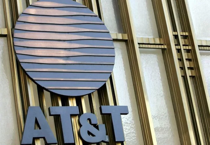 AT&amp;T gana 10.413 millones de dólares hasta septiembre, un 1 % menos