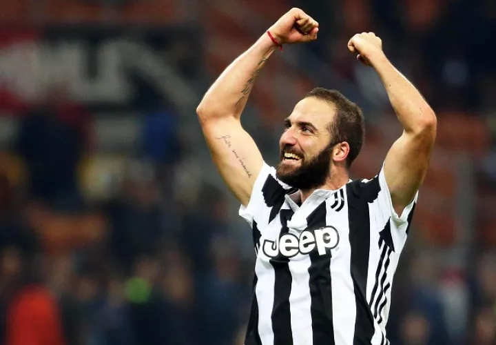 Gonzalo Higuaín celebra su anotación. Foto: EFE