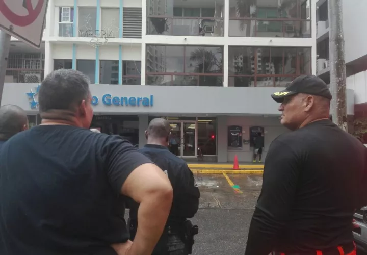 Unidades de la Policía Nacional trasladaron al hombre a un estación policial.  Fotos: Jesús Simmons