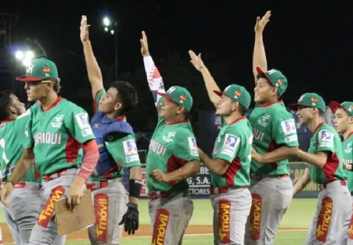 Los chiricanos celebran su victoria y clasificación. Foto: Fedebeis