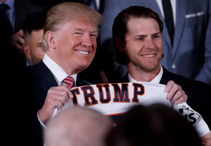 Trump y Josh Reddick Foto: AP