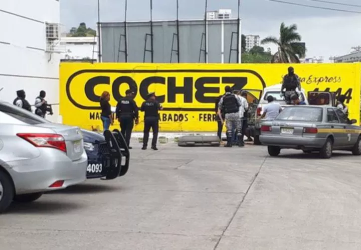 La Policía encontró los paquetes con droga escondidos dentro de un pick up. Foto Cortesía