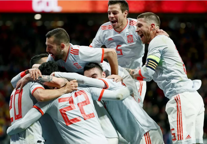 Los jugadores de la selección española celebran el sexto gol ante Argentina, durante el partido amistoso disputado el martes en el Estadio Wanda Metropolitano, en Madrid. Foto EFE