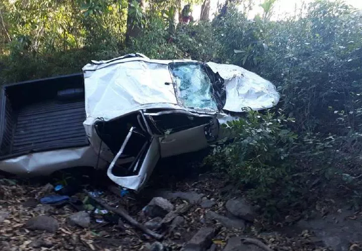 Así quedó el auto destruido, producto del impacto.  Foto Cortesía