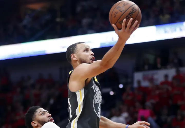 Stephen Curry (izq.) y James Harden son las principales estrellas de los Warriors y Rockets. Fotos: AP