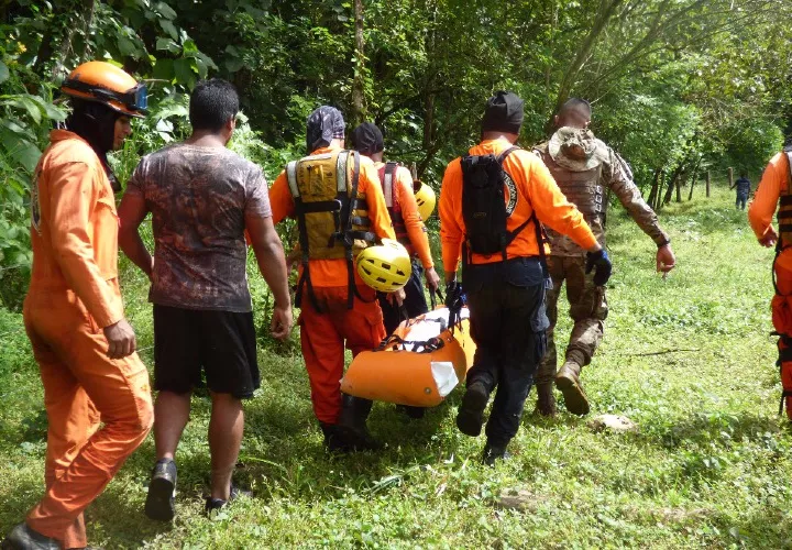 Miembros de Sinaproc y Senan hicieron el rescate de los cuerpos.