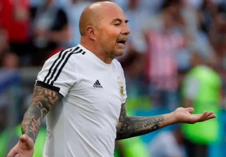 Sampaoli declaró públicamente su intención de continuar en el cargo en la rueda de prensa posterior a ese partido. Foto EFE