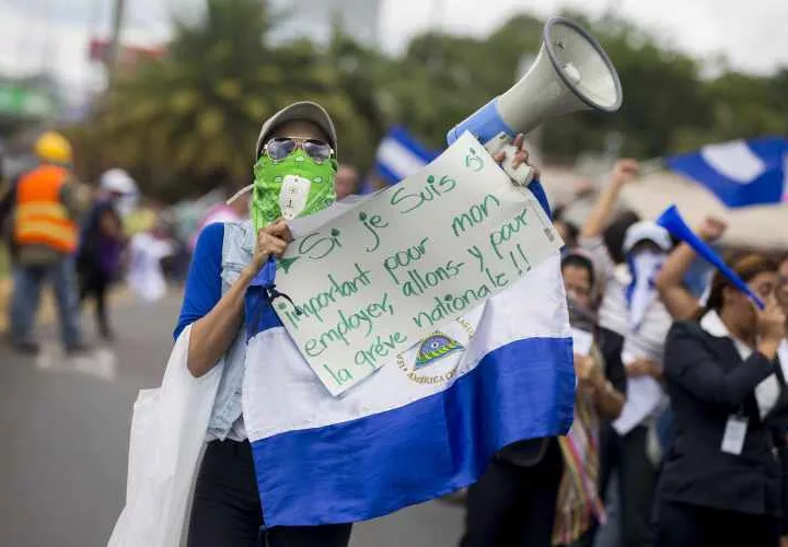 Manifestantes siguen sus protestas en las calles. EFE