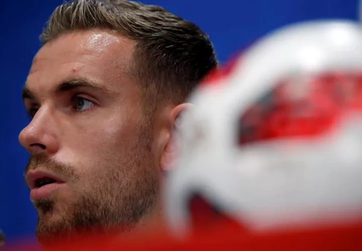 El jugador inglés Jordan Henderson hoy en declaraciones a la prensa en el estadio Luzhniki en Moscú. Foto EFE