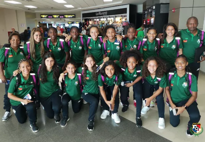 Selección Nacional Femenina Sub-15 de Panamá en el aeropuerto de Tocumen. Foto: Fepafut