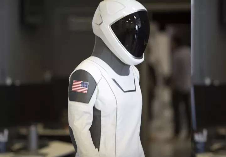 Vista de un prototipo del traje que en un futuro llevarán astronautas de la empresa SpaceX. EFE