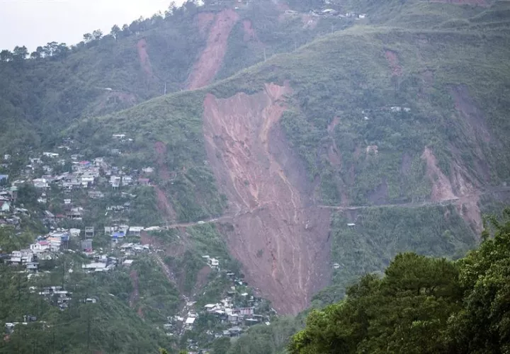 Zona de deslizamientos de tierra causada por el tifón Mangkhut en Itogon, provincia de Benguet, al norte de Manila, Filipinas. EFe