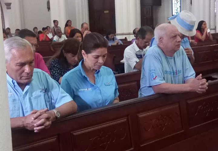 La candidata Ana Matilde Gómez en la Iglesia del Carmen. /Fotos: Maricarmen Camargo