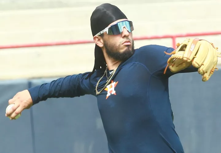 Jonathan Araúz, el prospecto número 25 de los Astros de Houston, es la figura más mediática del equipo de las Águilas Metropolitanas. Fotos: Anayansi Gamez