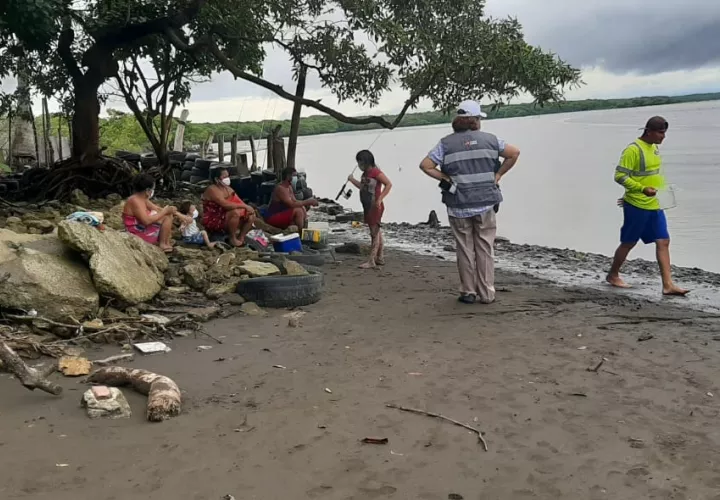 Personal del entidades de seguridad y de Salud recorrieron los sitios de playa y recreación.