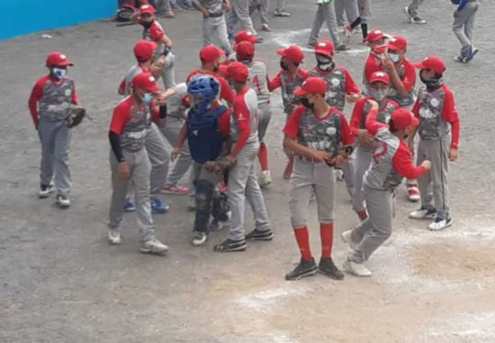 El equipo de Panamá Metro ganó la Zona 4, en la que también participaron las novenas de Darién y Panamá Este. Foto: Alexander Santamaría