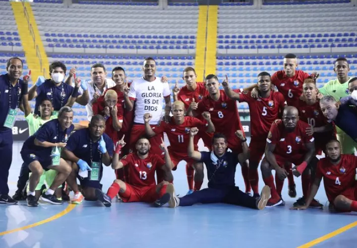 La sele de futsal tras lograr la clasificación. /Fepafut