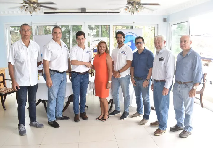 El vicepresidente de ARPA, Juan Carlos Heilbron y la alcaldesa de Taboga, Magaly Ricord suscribieron el acuerdo. Participaron Harry Quinn y José Digerónimo; Juan Diego Reyna; Hugo Torrijos; Russell Goedjen y Carlos Sagrera.