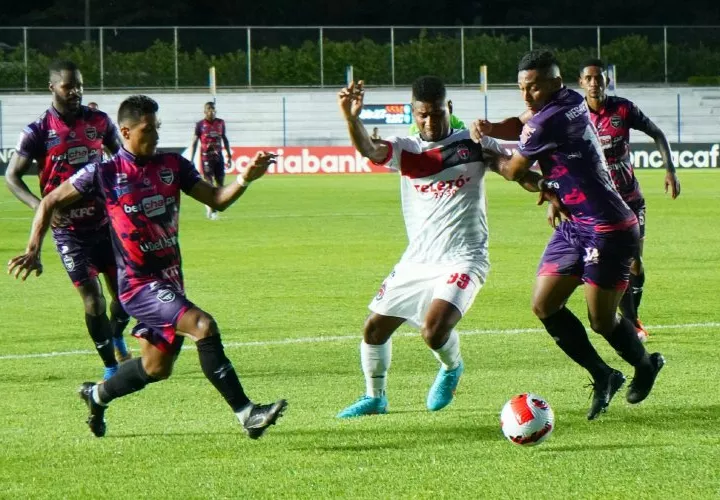 El encuentro entre el Tauro FC y el Sporting de San Miguelito iniciará a las 5 de la tarde en Penonomé.