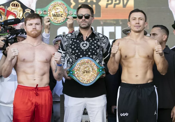 Saúl &#039;Canelo&#039; Álvarez (izq.) y Gennady Golovkin (der.) en la ceremonia de pesaje oficial. 