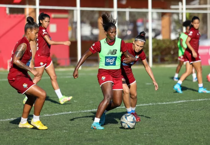 Las chicas de la selección panameña mayor se alista para la repesca internacional clasificatoria al Mundial. Foto: Fepafut