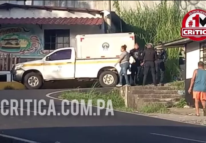 En medio de un matorral y basura se dio el macabro hallazgo.  (Foto: Leandro Ortíz)