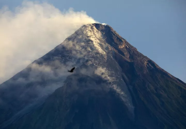 Huyen ante inminente erupción del volcán