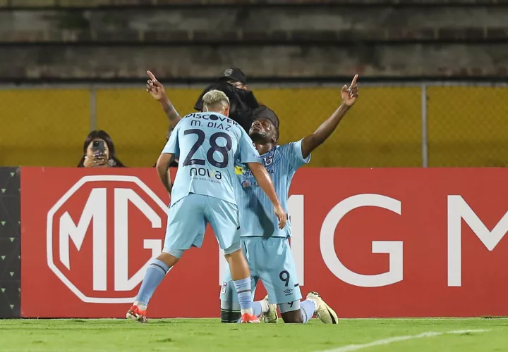 El delantero panameño José Fajardo (d) celebra uno de los dos goles. /Foto: EFE