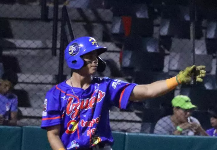 Luis Tello, jugador de Azuero. Foto: Fedebeis