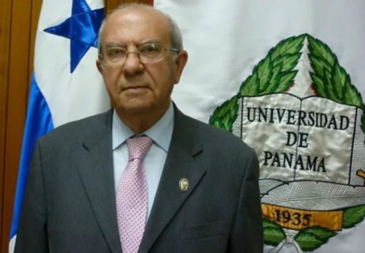 Dr. Gustavo García de Paredes.