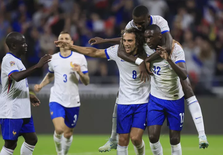 Festejo del gol de Kolo Muani. /Foto: EFE