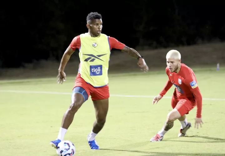 Fidel Escobar (izq.) y “Fulo” Martínez durante los entrenamientos del combinado panameño en Austin, Texas.  Foto: FPF