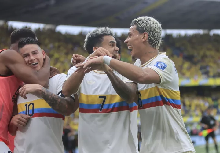 Colombianos celebran un gol. Foto: EFE