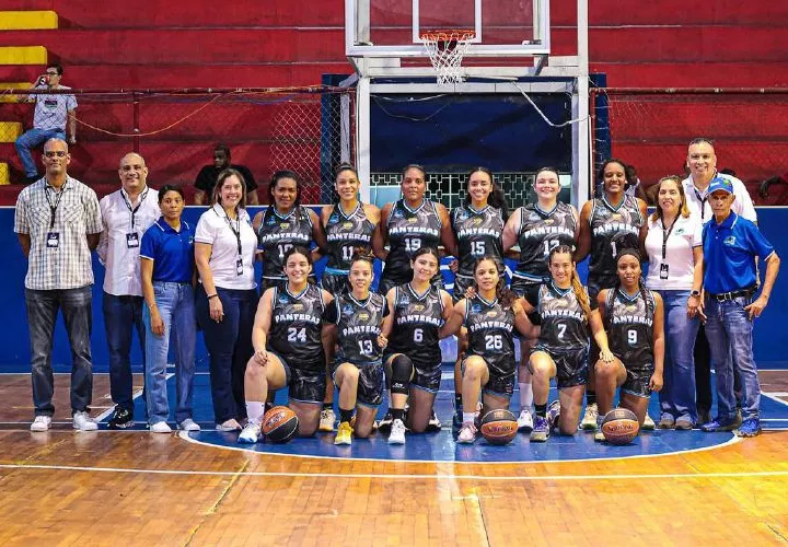 El equipo del Club Deportivo Panteras de la Liga Panameña de Baloncesto Femenino. Foto: LPBF