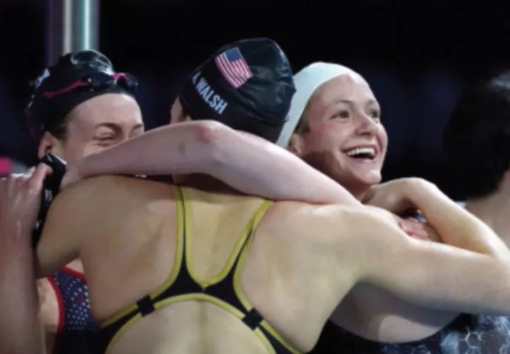 Estadounidense celebran tras ganar la medalla de oro 