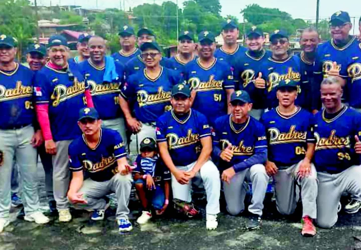 El equipo de los Padres, campeón de la Liga de Softbol de Panamá Metro Bienvenido ‘Cuto’ Herrera de 50 años y más. 