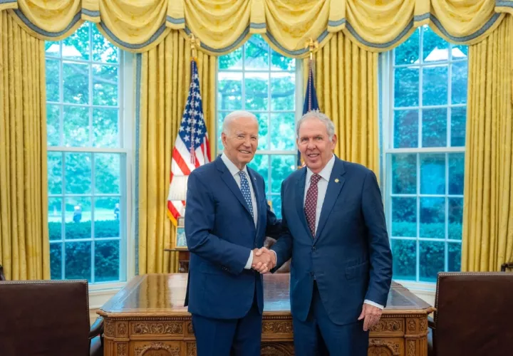 Embajador de Panamá en Washington, José Miguel Alemán junto al secretario de Estado, de EEUU, Anthony Blinken. 