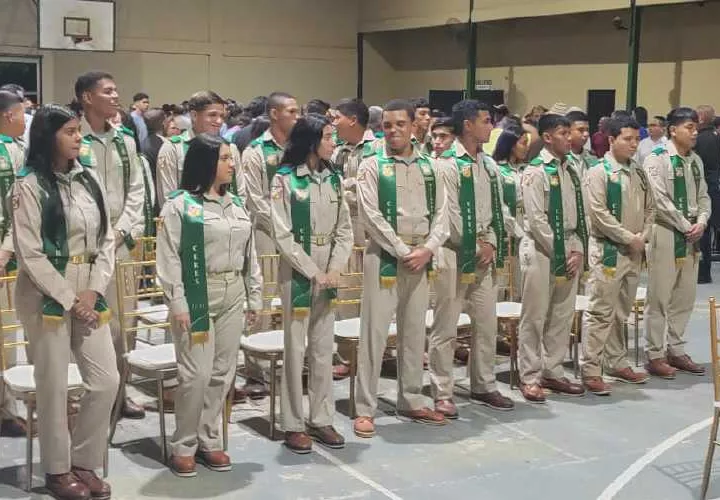 58 estudiantes recibieron sus certificados de Bachiller Agropecuario.