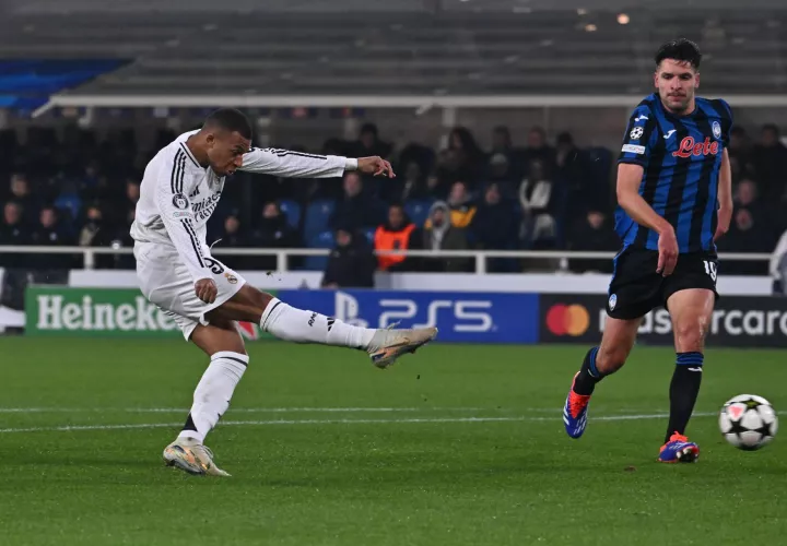 Kylian Mbappé logra el 0-1 durante el partido de la UEFA Champions League. /EFE