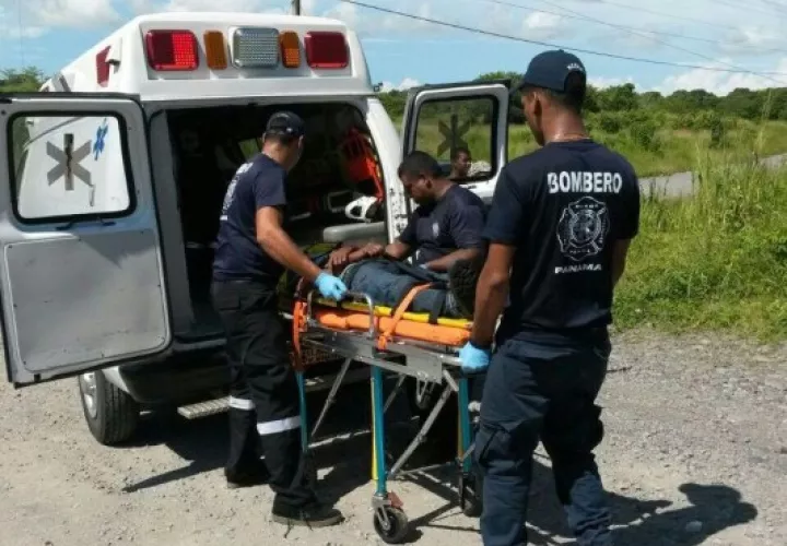 El hombre recibió las primeras atenciones por personal paramédico de los bomberos.  (Foto:Ilustrativa)