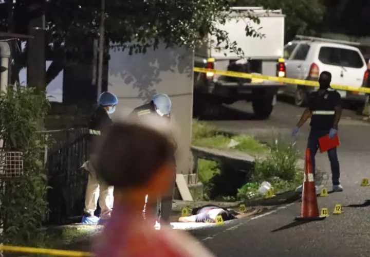 Escena del homicidio de anoche en San Miguelito. (Foto: Alexander Santamaría)