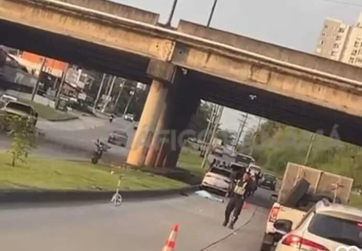 Escena del accidente fatal en la vía Tumba Muerto.  Foto: Tráfico Panamá.