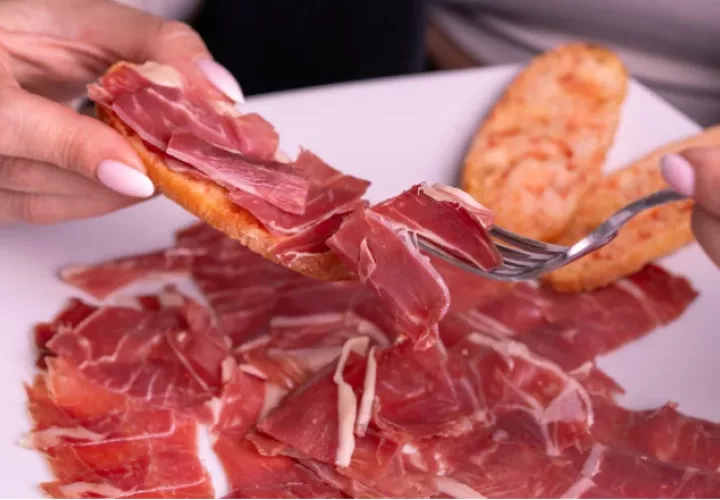 La carne de cerdo es un elemento esencial para mantener una dieta saludable. Foto: Pexels.