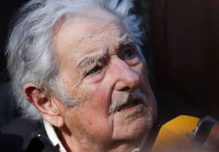 Expresidente José Mujica habla a los medios de comunicación. Foto: EFE