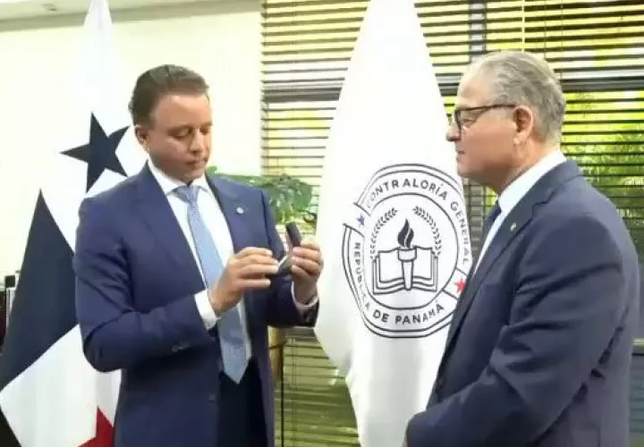 Entrega del despacho al nuevo contralor de la República.