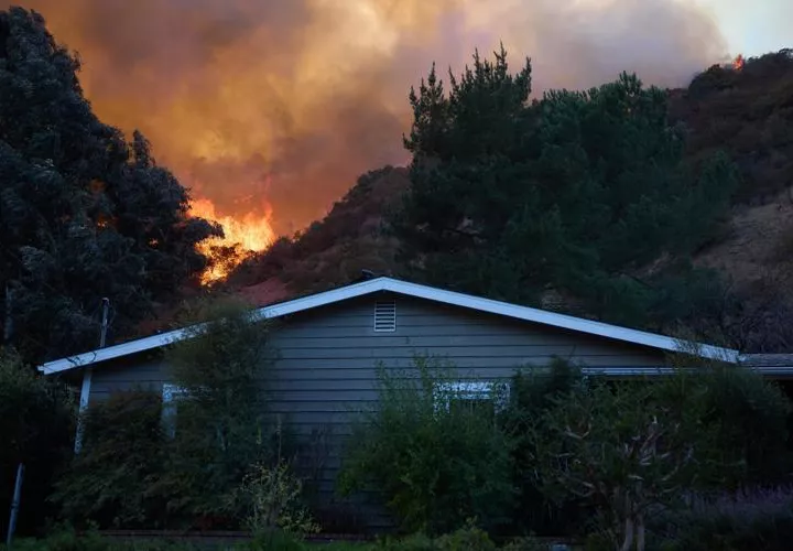 16 muertos, incendios, Los Ángeles, aumentará, pérdidas millonarias