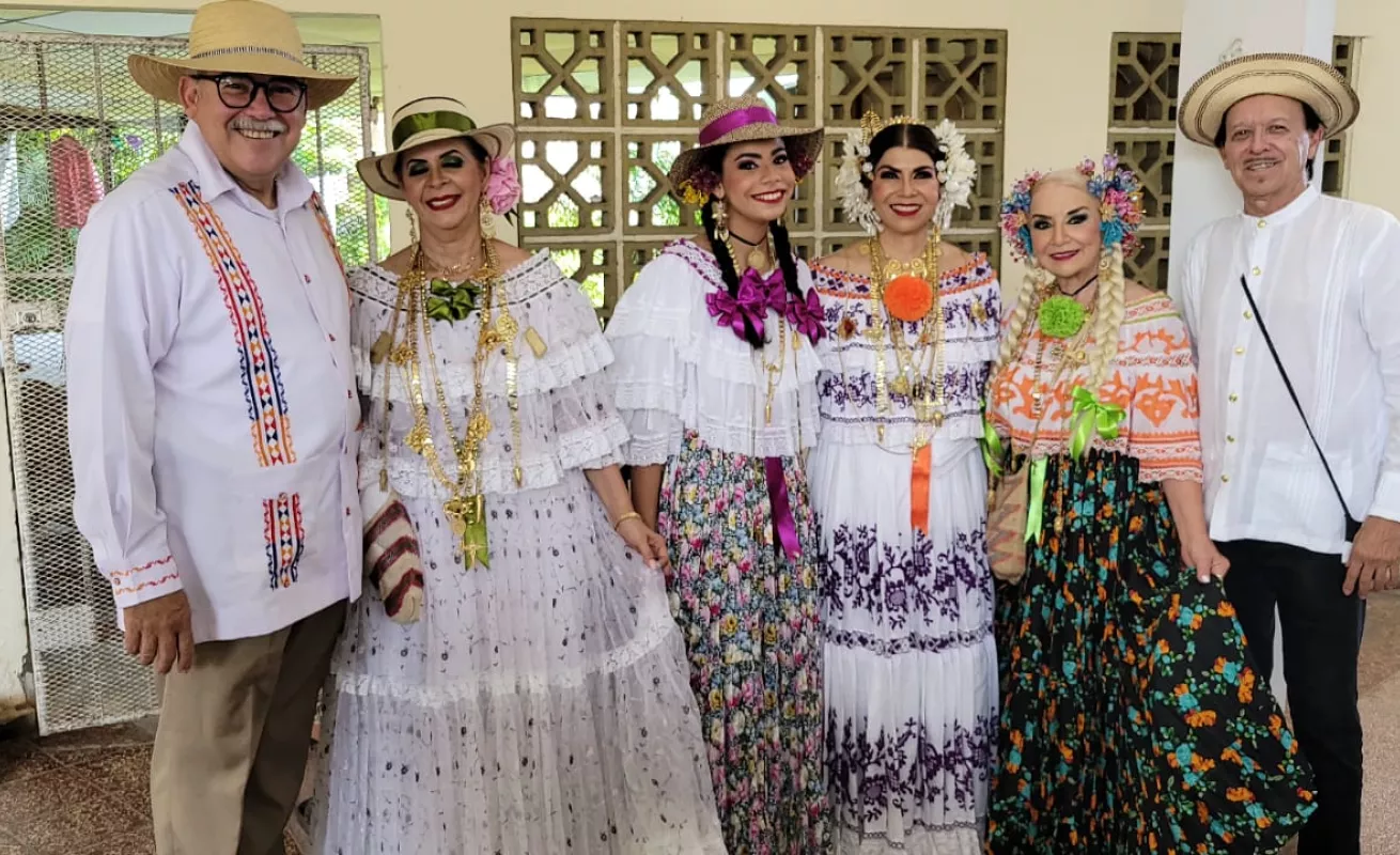 Las polleras reinas del desfile 